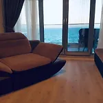 Wave 2 Mamaia Prima Linie La Mare 120mp شقة