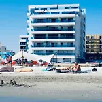 Wave 2 Mamaia Prima Linie La Mare 120mp