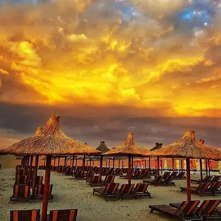 Apartment Wave 2 Mamaia Prima Linie La Mare 120mp